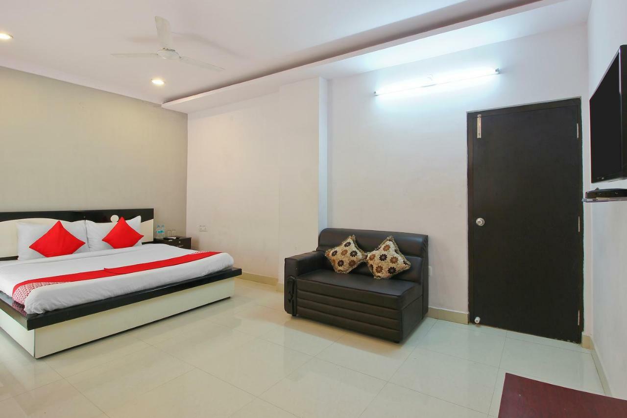 Hotel Oyo Flagship 463 Banjara Hills Hyderabad Esterno foto